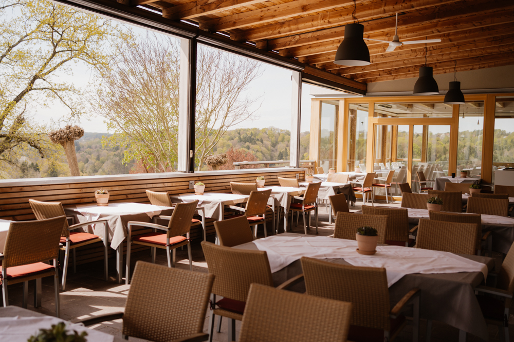 Urlaub-mit-Hund: Terrasse für Frühstück, Mittag oder Abendessen  - Das Eisenberg - Essen | Trinken