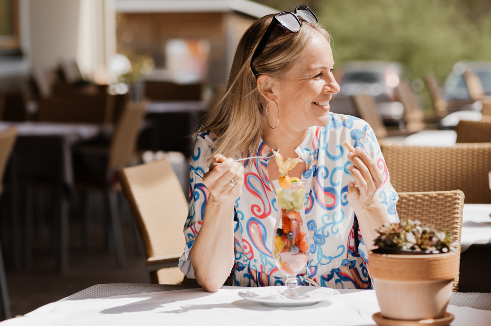 Urlaub-mit-Hund: Snacks genießen mit Blick in den Garten  - Das Eisenberg - Essen | Trinken