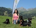 Urlaub-mit-Hund: Grüne Wiesen und Berge - ein Traum für Sie und für Ihren treuen Begleiter - Familienhotel Adler