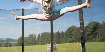 Hundehotel - Pools: Schwimmteich - Trampolin - Seimehof