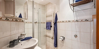 Hundehotel - Pools: Schwimmteich - Fewo Kathrin (EG): Bad 1 - Seimehof