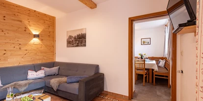 Hundehotel - Pools: Schwimmteich - Fewo Kathrin (EG): Wohnzimmer - Seimehof