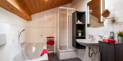 Hundehotel - Pools: Schwimmteich - Fewo Sabine (3.OG): Bad - Seimehof