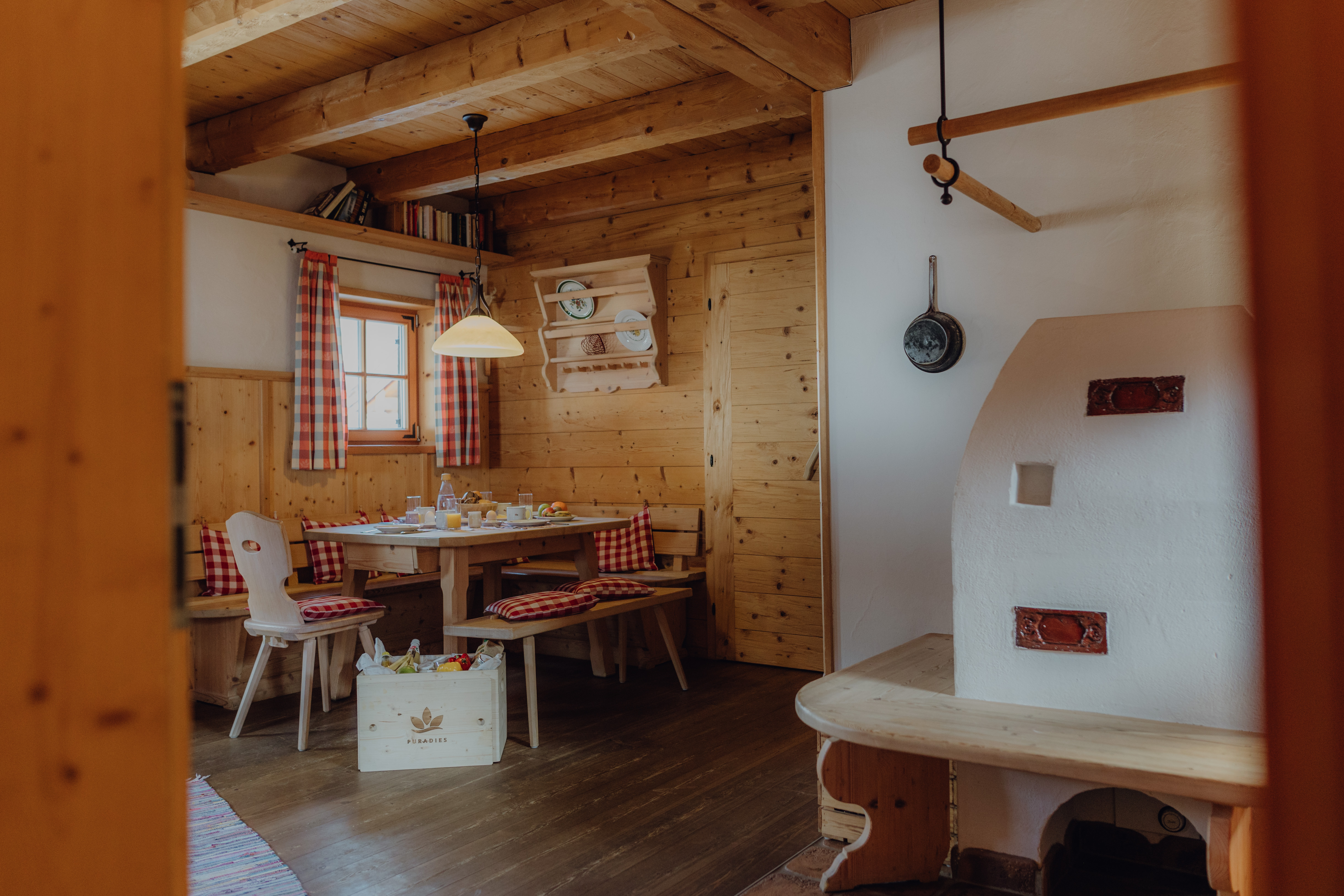 Urlaub-mit-Hund: Wohnraum Chalet - Naturresort PURADIES - Wohnen | Schlafen