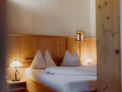 Hundehotel - Pools: Schwimmteich - Zimmer Chalet - Naturresort PURADIES