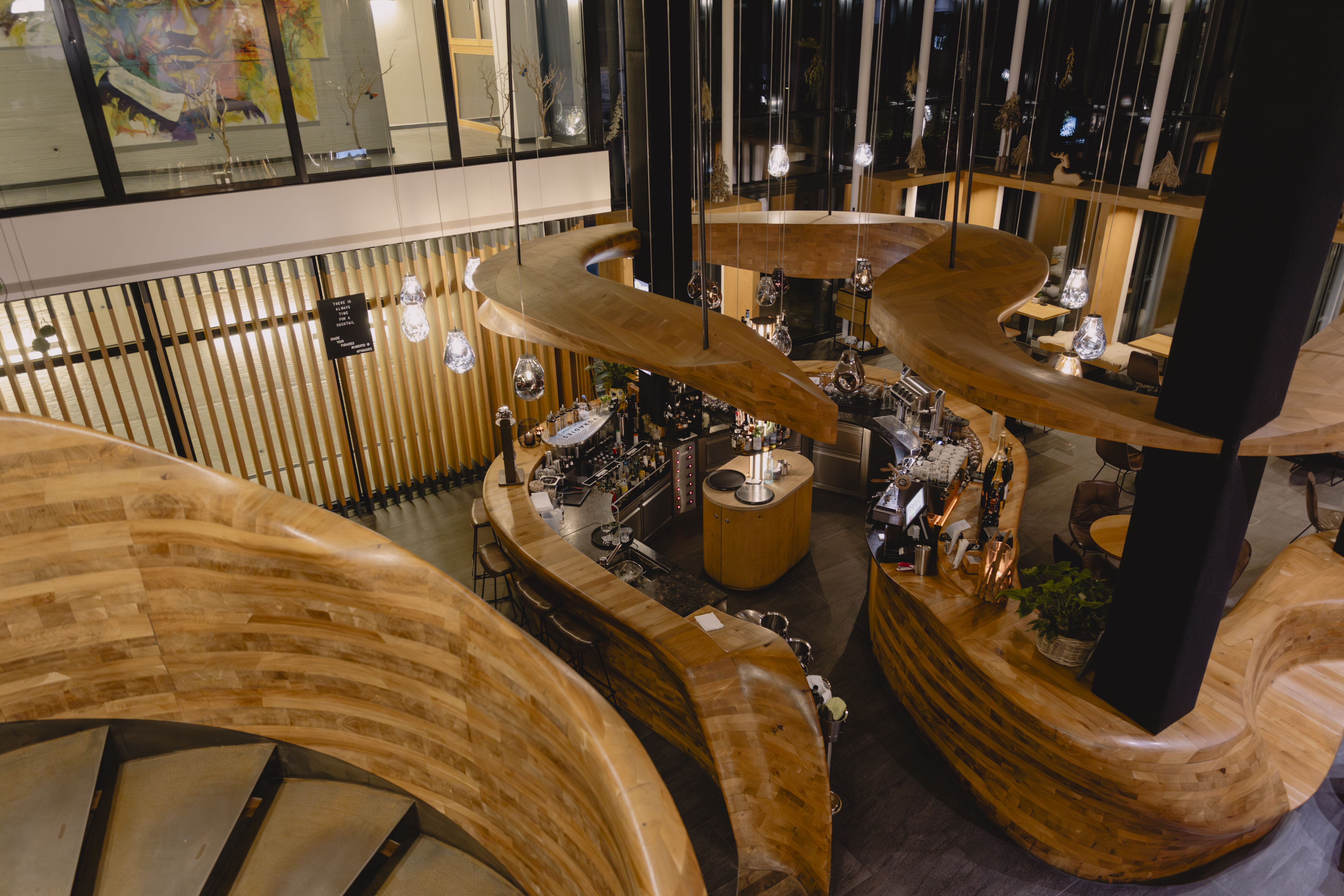 Urlaub-mit-Hund: Bar "Freiraum" - Naturresort PURADIES - Essen | Trinken