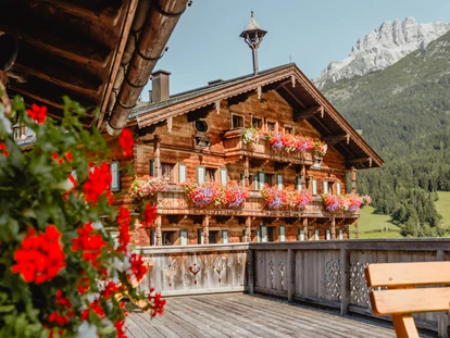 Hundehotel - Pools: Schwimmteich - Naturresort Puradies im Sommer - Naturresort PURADIES