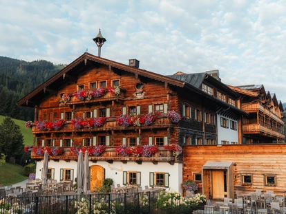 Hundehotel - Pools: Schwimmteich - Naturresort Puradies im Sommer - Naturresort PURADIES