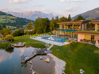 Hundehotel - Pools: Schwimmteich - Naturbadeteich und Heaven Spa - Naturresort PURADIES