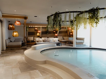 Hundehotel - Pools: Schwimmteich - Kinderpool - Naturresort PURADIES