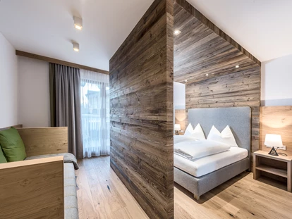 Hundehotel - Pools: Schwimmteich - Zimmer Hotel - Naturresort PURADIES