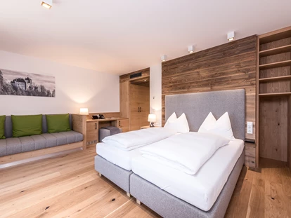 Hundehotel - Pools: Schwimmteich - Zimmer Hotel - Naturresort PURADIES