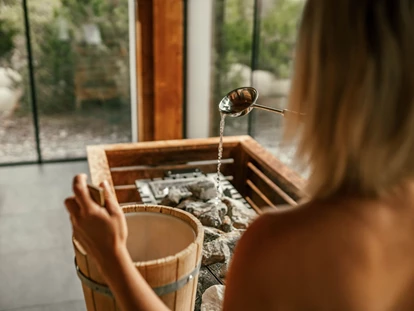 Hundehotel - Pools: Schwimmteich - Sauna Hotel - Naturresort PURADIES