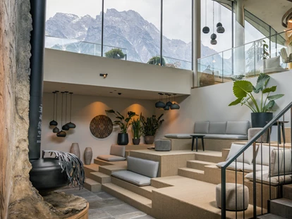 Hundehotel - Pools: Schwimmteich - Kaminlounge - Naturresort PURADIES