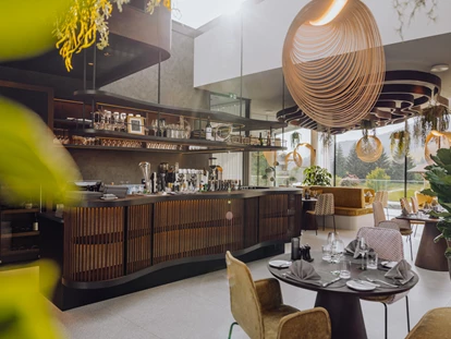 Hundehotel - Pools: Schwimmteich - Restaurant ESS:ENZ - Naturresort PURADIES
