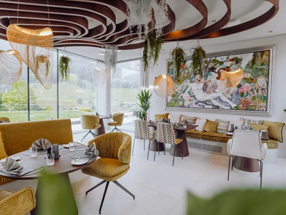 Hundehotel - Pools: Schwimmteich - Restaurant ESS:ENZ - Naturresort PURADIES