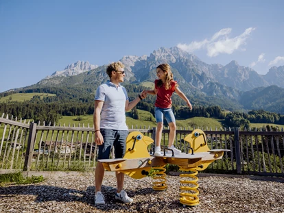 Hundehotel - Pools: Schwimmteich - Spielplatz - Naturresort PURADIES