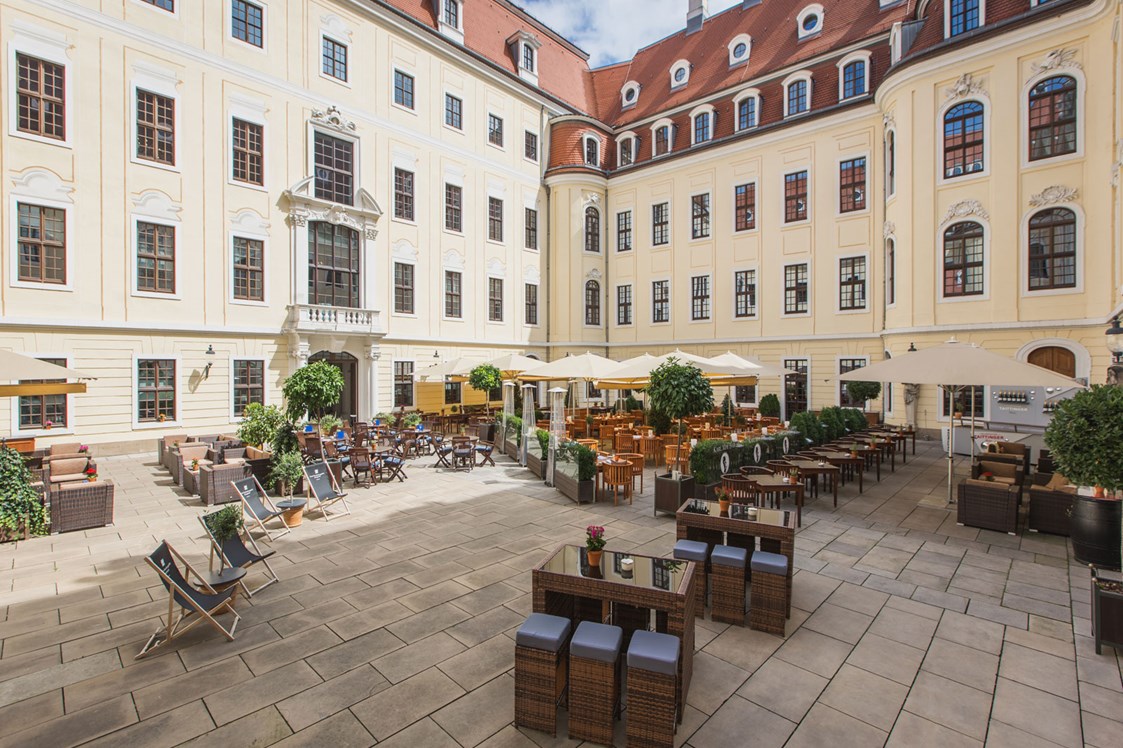 Urlaub-mit-Hund: Innenhof - Hotel Taschenbergpalais Kempinski Dresden