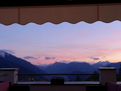 Hundehotel - Ladis - Blick von der Terasse, tolle Abendstimmung - Inntalerhof - DAS Panoramahotel