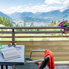 Urlaub-mit-Hund: Unsere Zimmertypen mit dem Namen Weitsicht haben den unvergleichlichen Blick über das Inntal und die Berge im Oberinntal - Inntalerhof - DAS Panoramahotel