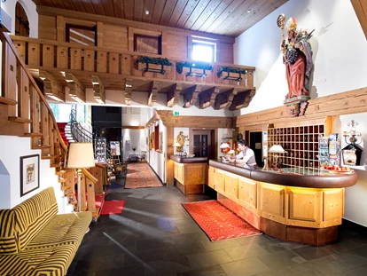 Hundehotel - Ladis - Empfangsbereich & Rezeption: Herzlich Wilkommen - Inntalerhof - DAS Panoramahotel