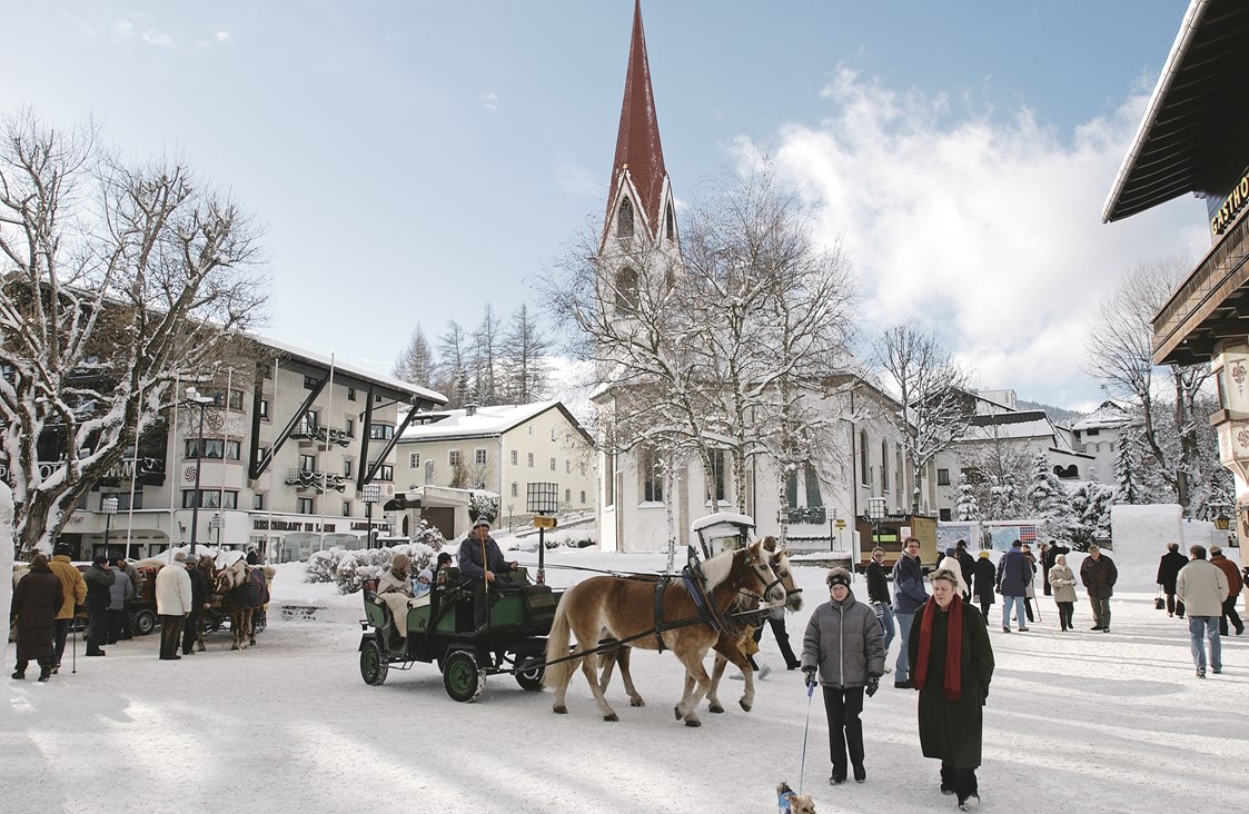 Urlaub-mit-Hund: Fußgängerzone Seefeld in Tirol - alpinen Lifestyle im Sommer wie im Winter genießen - Inntalerhof - DAS Panoramahotel