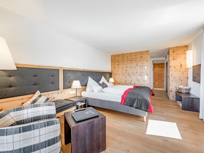 Hundehotel - Ladis - Doppelzimmer Weitsicht deluxe mit Parkett - Inntalerhof - DAS Panoramahotel