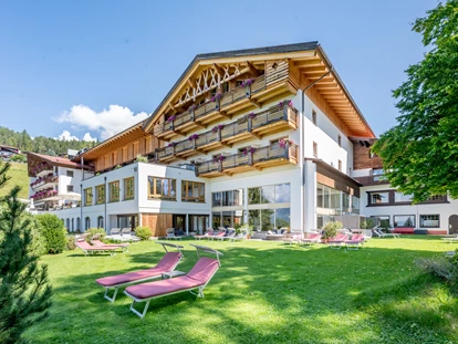 Hundehotel - Ladis - Schattenplätzchen gibt es natürlich bei uns auch - Inntalerhof - DAS Panoramahotel