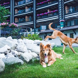 Urlaub-mit-Hund: Garten - Alpin Resort Sacher