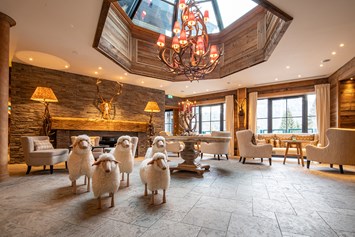 Urlaub-mit-Hund: Lobby - Alpin Resort Sacher