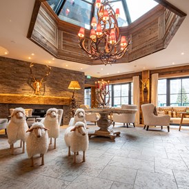 Urlaub-mit-Hund: Lobby - Alpin Resort Sacher