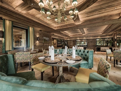 Hundehotel - Pools: Schwimmteich - SALON FERDINAND - Alpin Resort Sacher