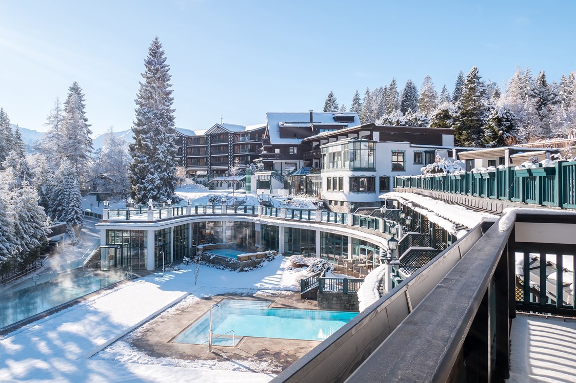 Urlaub-mit-Hund: Außenansicht Winter - Alpin Resort Sacher