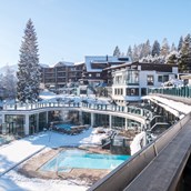 Hundehotel: Ausenansicht Winter - Alpin Resort Sacher