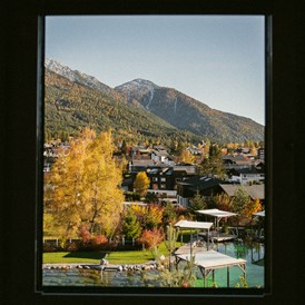 Urlaub-mit-Hund: Herbstausblick aus den Behandlungsräumen - Alpin Resort Sacher