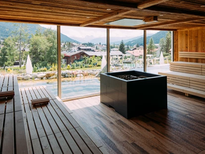 Hundehotel - Pools: Schwimmteich - Panoramasauna - Alpin Resort Sacher