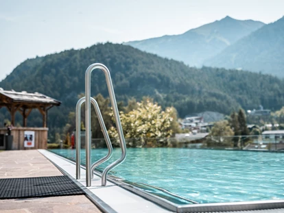 Hundehotel - Pools: Schwimmteich - Alpin Resort Sacher
