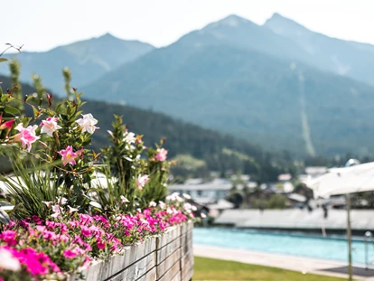 Hundehotel - Pools: Schwimmteich - Alpin Resort Sacher