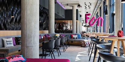 Hundehotel - Unterkunftsart: Hotel - Baden (Baden) - Lobby Zone - Moxy Vienna Airport
