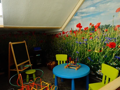 Hundehotel - Verpflegung: Halbpension - Mecklenburg-Vorpommern - Kinderspielecke am Restaurant - Familienhotel am Tierpark