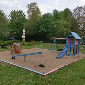 Urlaub-mit-Hund: Spielplatz - Familienhotel am Tierpark