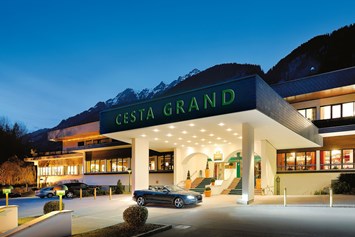 Urlaub-mit-Hund: Hoteleingang - CESTA GRAND Aktivhotel & Spa - CESTA GRAND  Aktivhotel & Spa