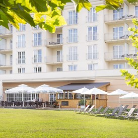 Urlaub-mit-Hund: Sonnenterasse - Gotthard Therme Hotel & Conference****