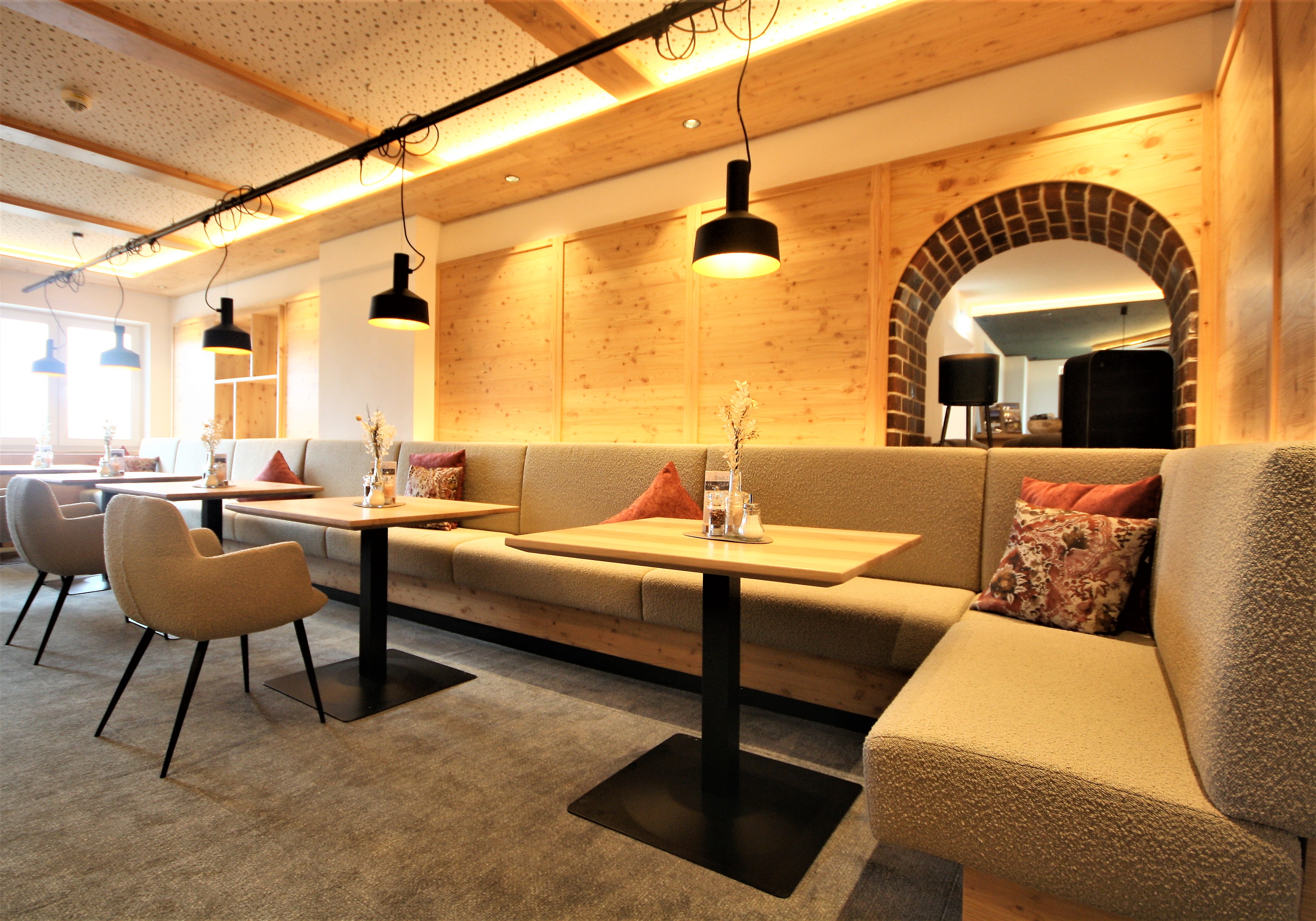 Urlaub-mit-Hund: Im Restaurant - Hunderesort Waldeck - Essen | Trinken