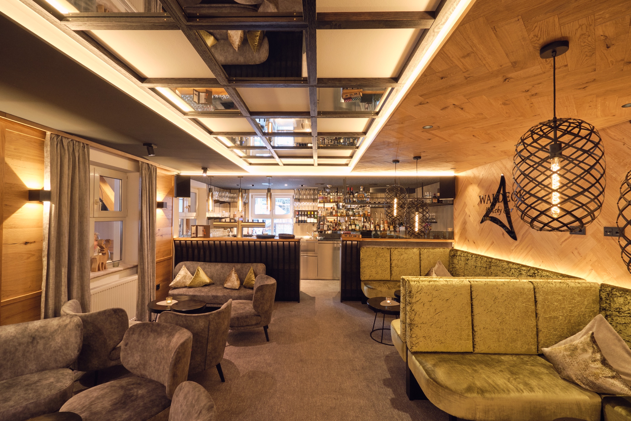 Urlaub-mit-Hund: Hotelbar - Hunderesort Waldeck - Haus | Umgebung