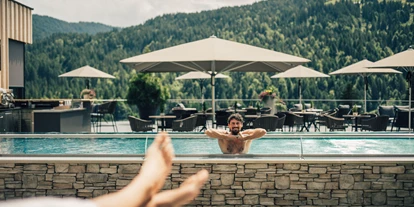 Hundehotel - Pools: Schwimmteich - Torghele's Wald & Fluh