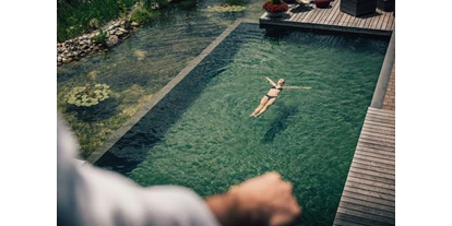 Hundehotel - Pools: Schwimmteich - Torghele's Wald & Fluh