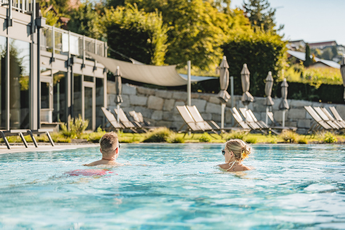 Urlaub-mit-Hund: Infinity Aussenpool ganzjährig beheizt 34 °  - Landrefugium Obermüller ****S - Wasser | Wellness