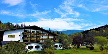 Hundehotel - Drachselsried - Blick auf das Hotel - Landhotel GrünWies