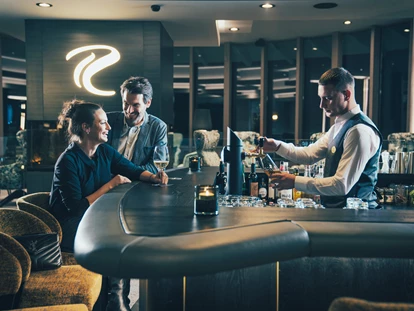 Hundehotel - Doggies: 3 Doggies - Blue Biride Bar - SKI | GOLF | WELLNESS Hotel Riml****S